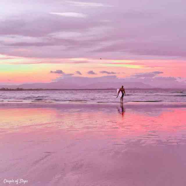 Navega bajo los muchos colores de la soñadora Byron Bay