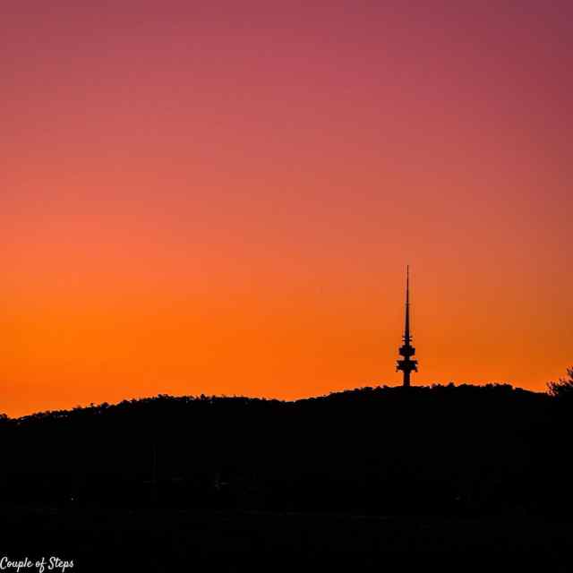 alinear a lo ancho Torre Telstra, el ícono de Canberra en la cima de la Montaña Negra